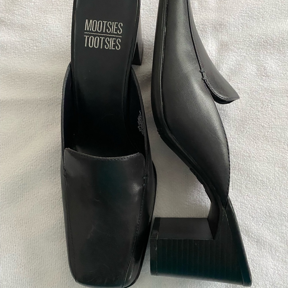 Mootsies Tootsies Black slip ons